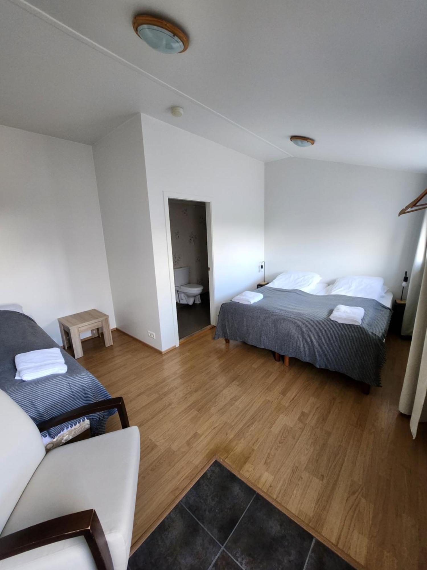 Fjos Guesthouse Varmahlíð Esterno foto